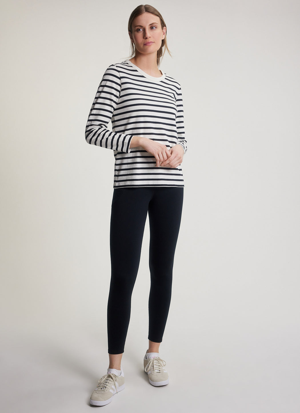 newport-top-pearl-black-stripe