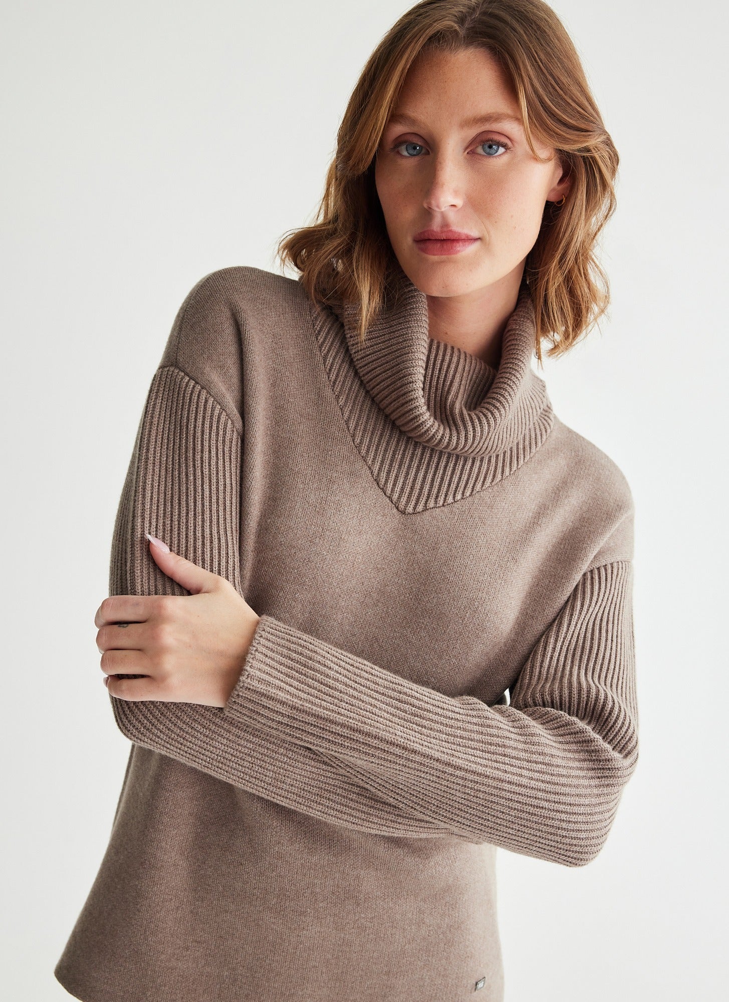 LUNA Turtle Neck Sweater