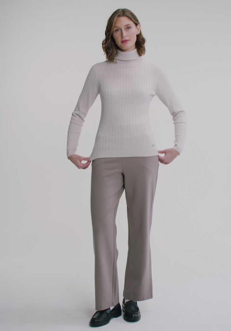 Chandail Isla  – vue modèle en mouvement, FIG Clothing