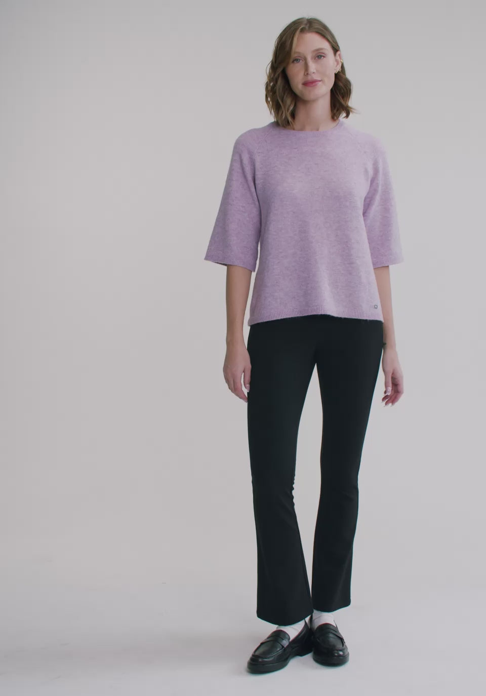 Charger la vidéo : Chandail Mira  – vue modèle en mouvement, FIG Clothing