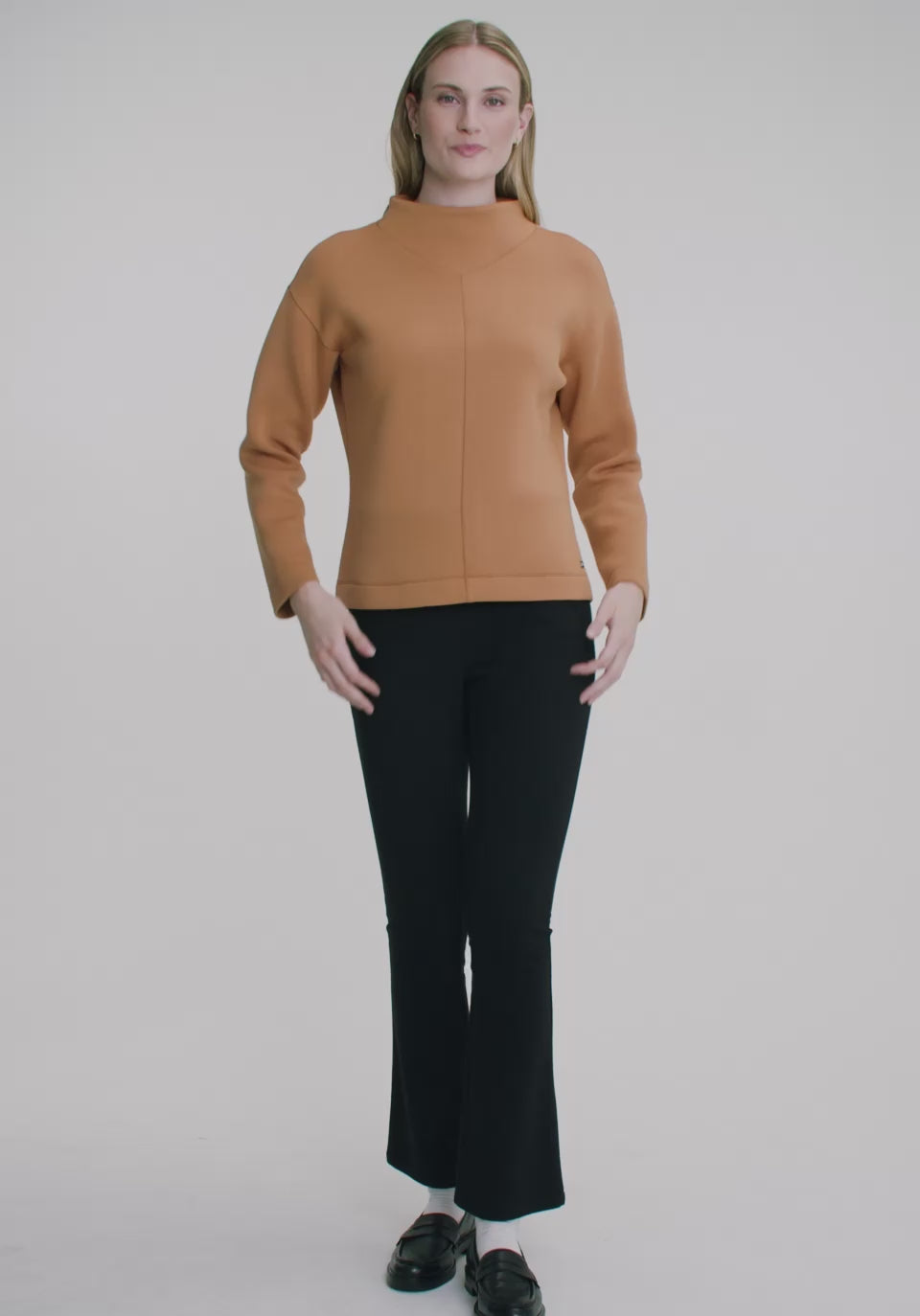 Load video: Haut Lana  – vue modèle en mouvement, FIG Clothing