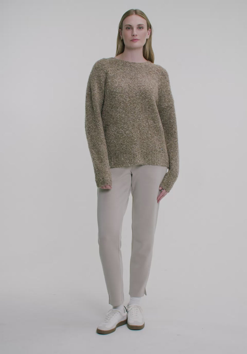 Chandail Tanda  – vue modèle en mouvement, FIG Clothing