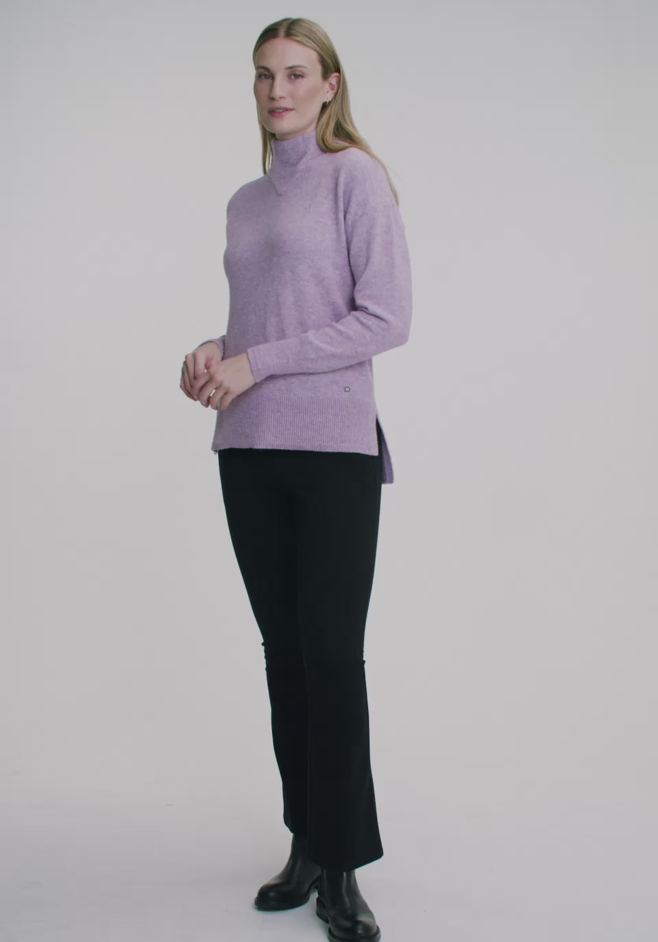 Load video: Chandail Anaya  – vue modèle en mouvement, FIG Clothing